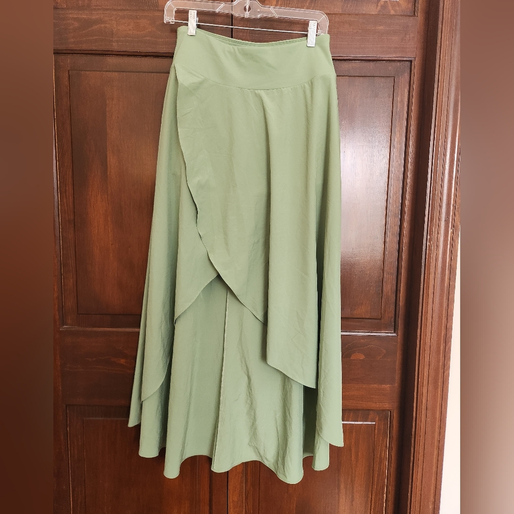 Chic Green Cape Dress, Medium